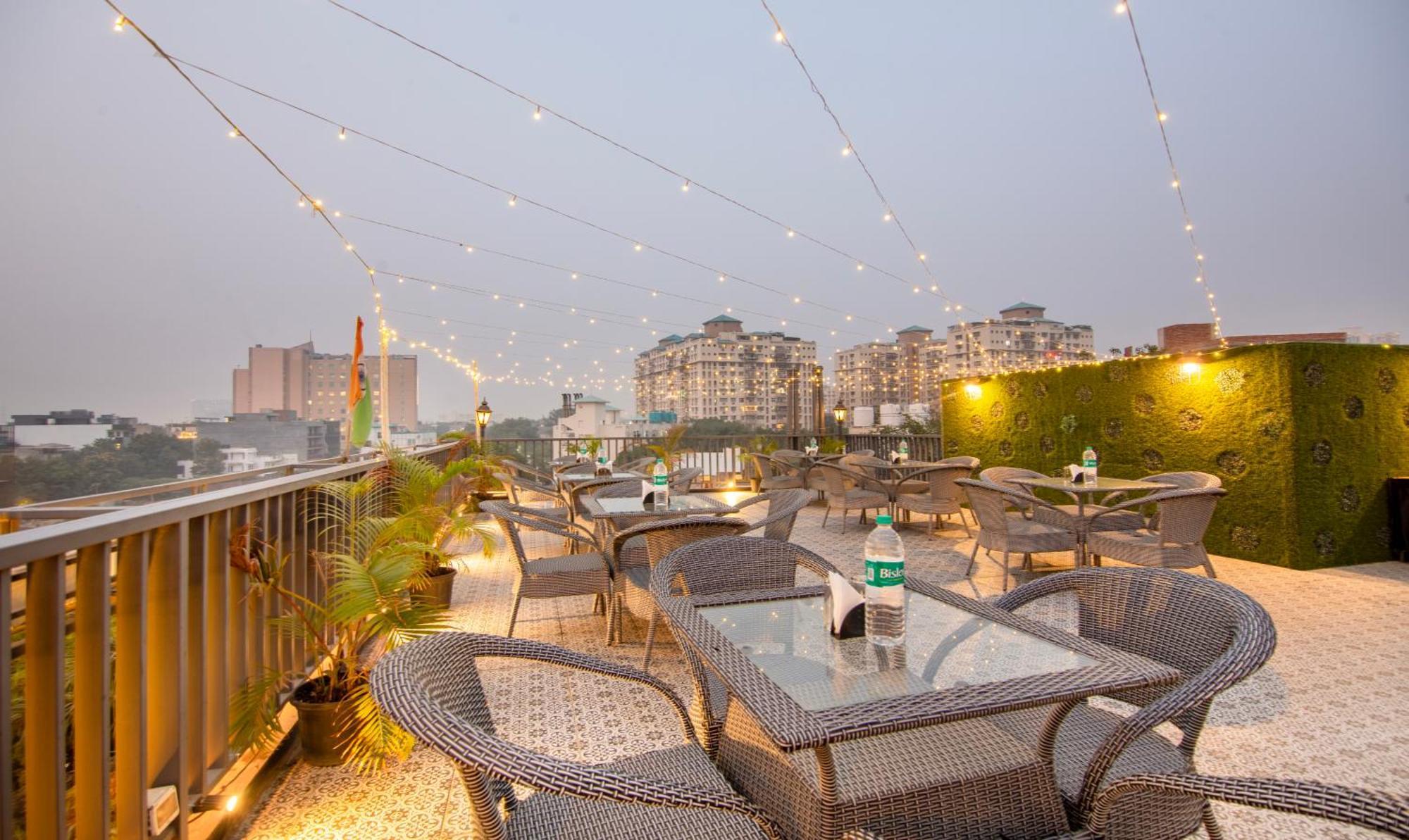 Super Townhouse Sushant Lok Phase 1 Formerly Hotel Neven Gurgaon Exterior foto