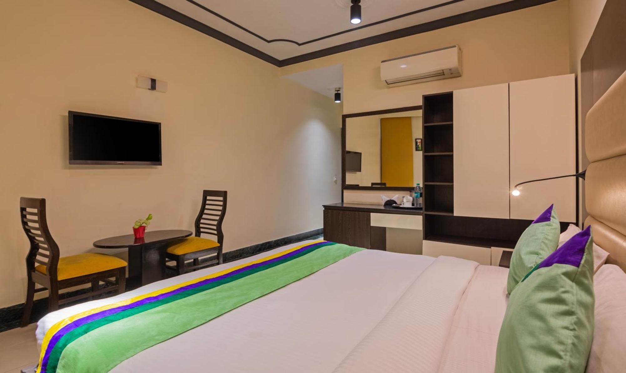 Super Townhouse Sushant Lok Phase 1 Formerly Hotel Neven Gurgaon Exterior foto