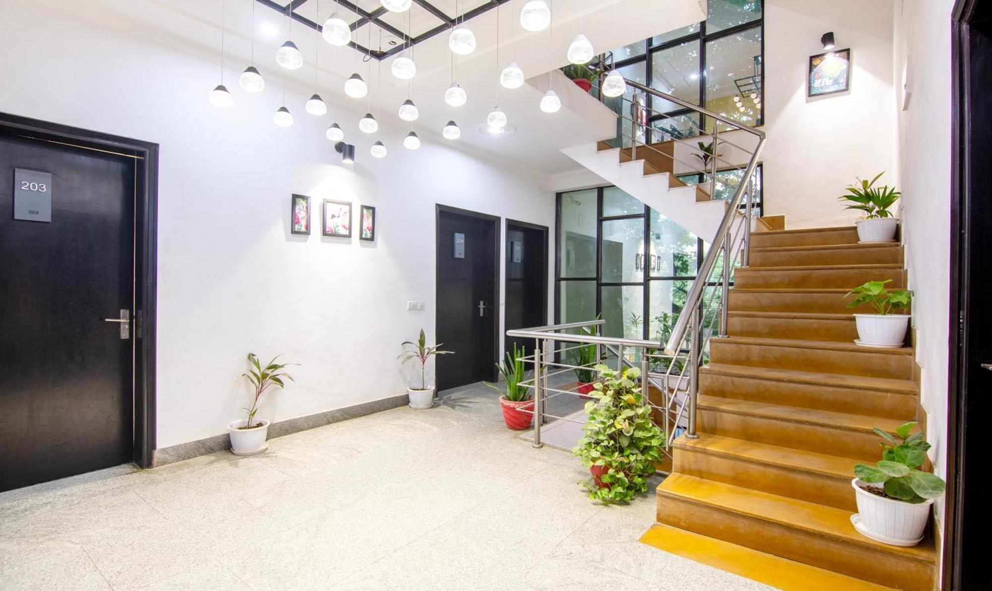 Super Townhouse Sushant Lok Phase 1 Formerly Hotel Neven Gurgaon Exterior foto