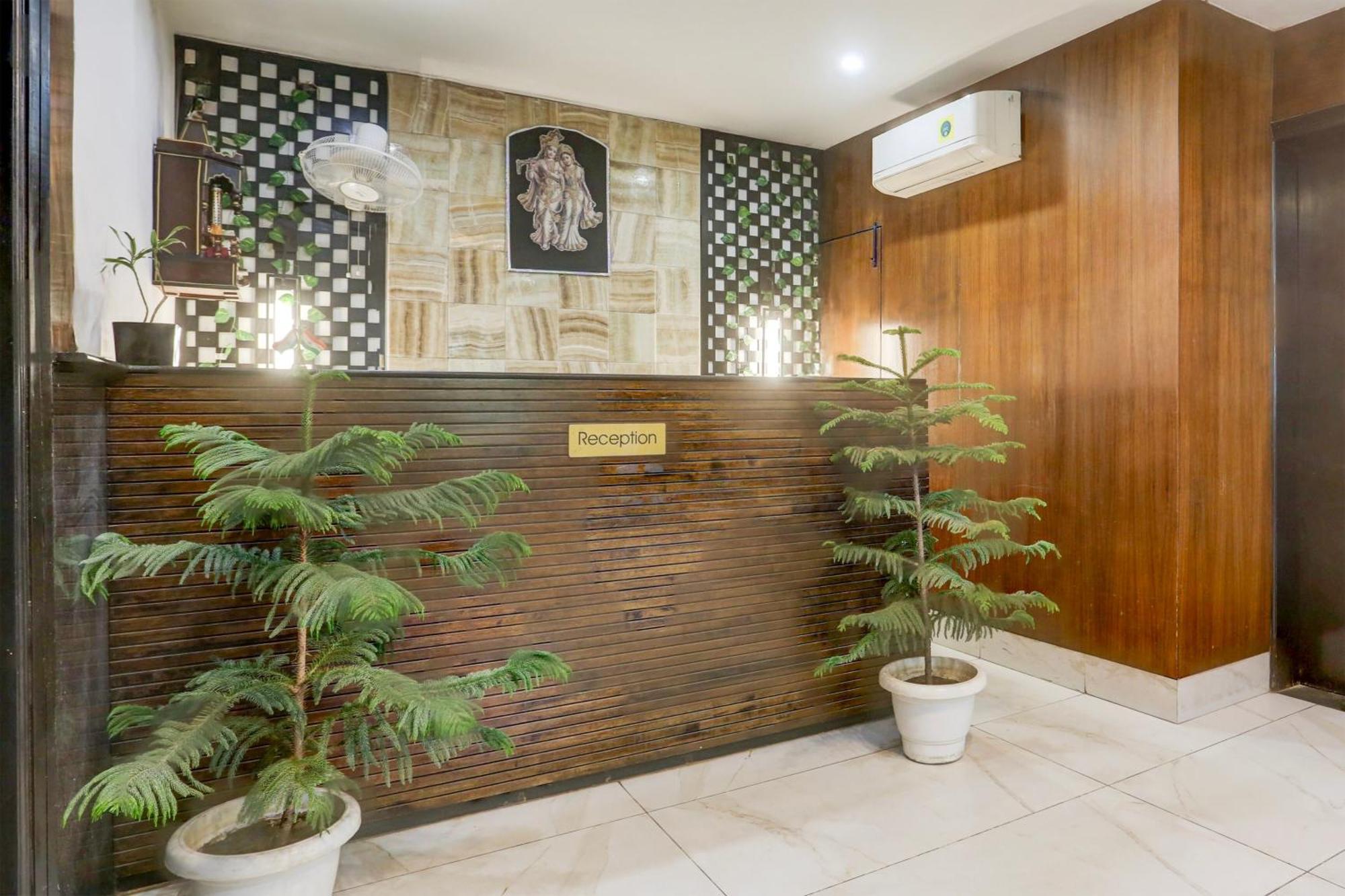 Super Townhouse Sushant Lok Phase 1 Formerly Hotel Neven Gurgaon Exterior foto