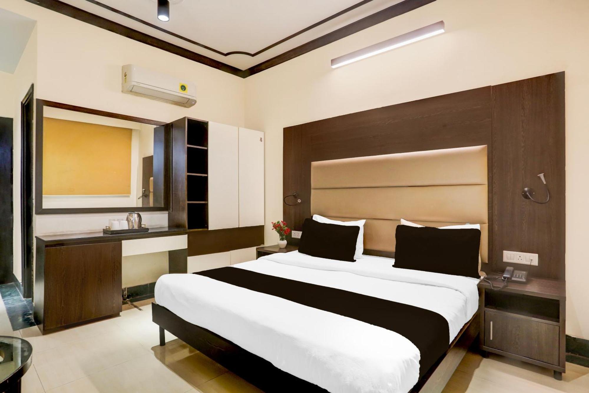 Super Townhouse Sushant Lok Phase 1 Formerly Hotel Neven Gurgaon Exterior foto